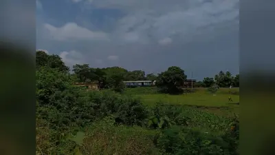 कटिहार सिलीगुड़ी एक्सप्रेस के स्टेशन पर बिना रूके आगे बढ़ने अफरा-तफरी