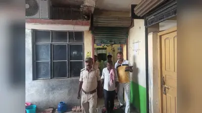 एपीएचसी से रेफर प्रसूता को सरकारी एंबुलेंस ने रास्ते में ही निजी एम्बुलेंस पर किया सवार, शहर के एक अवैध नर्सिंग होम में मौत पर परिजनों ने मचाया बवाल