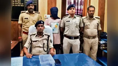 Gopalganj News : शहर में तुरकहां पुल पर हथियार के साथ अपराधी को पुलिस ने किया गिरफ्तार