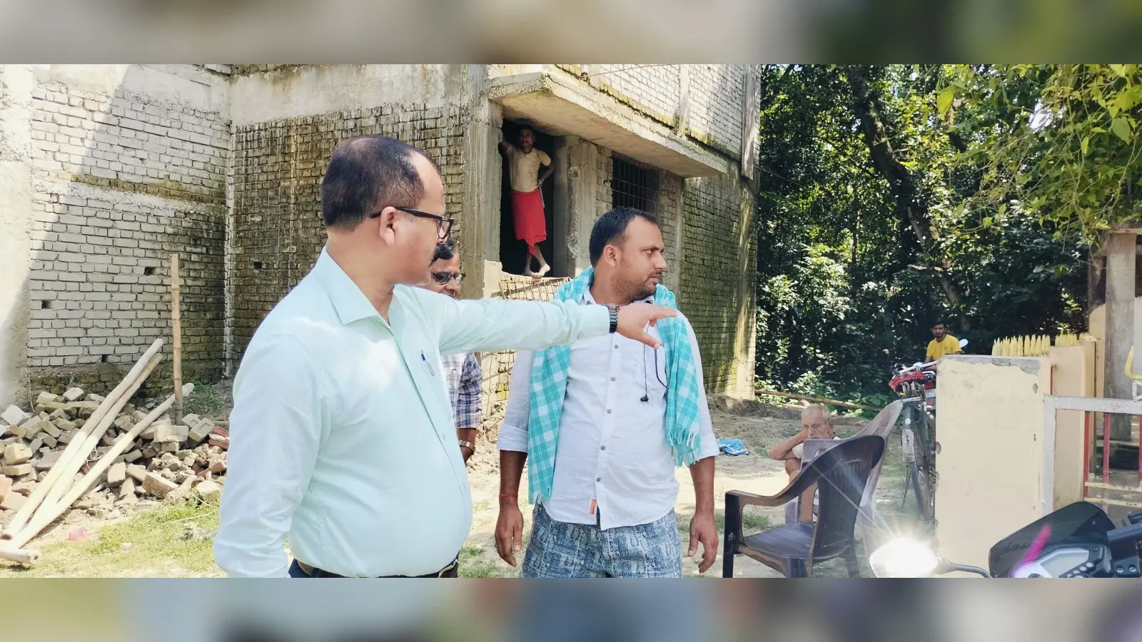 डीडीसी ने किया प्राथमिक स्वास्थ्य केंद्र के निर्माण कार्य का किया निरीक्षण