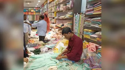 बाजार पर चढ़ने लगा दुर्गा पूजा के उत्सव का रंग