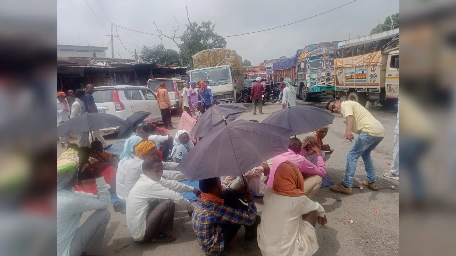 झारखंड आंदोलनकारी मोर्चा ने सात माइल किया जाम
