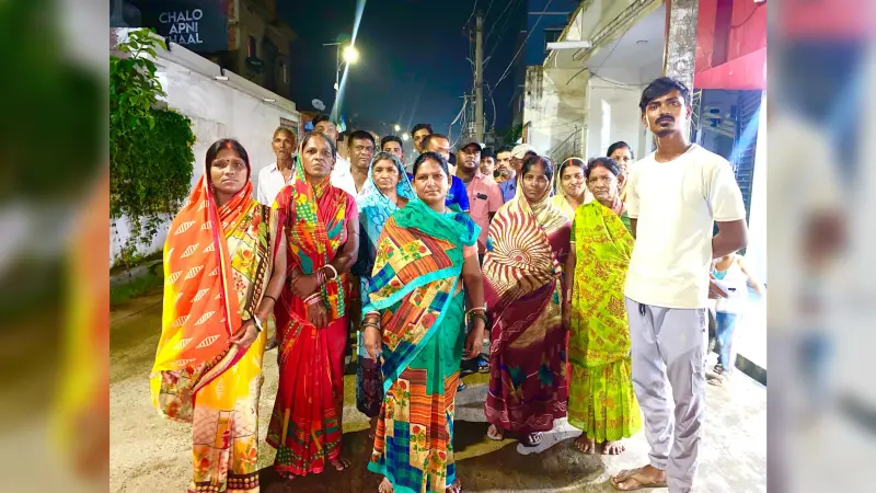 Giridih News: अवैध महुआ शराब की बिक्री के विरोध में महिलाओं का प्रदर्शन