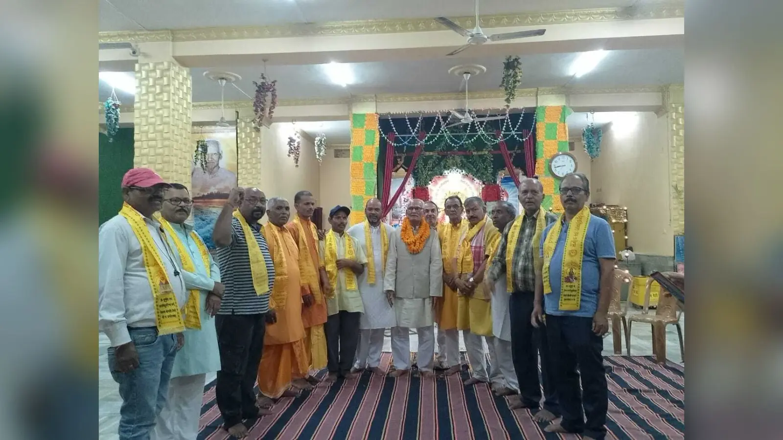 समाज में बेहतर काम करने वाले को गायत्री शक्तिपीठ ने किया सम्मानित