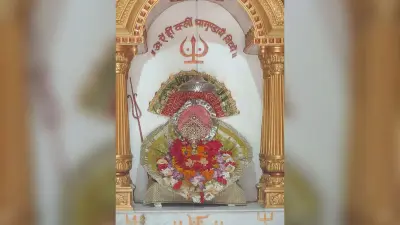 दुर्गा अष्टमी व राधा अष्टमी पर श्रद्धालुओं ने की मां दुर्गा की पूजा