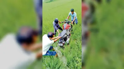 आउसग्राम में खेत से मिले दो युवकों के शव