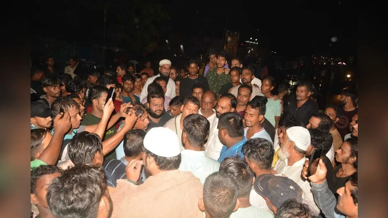 Dhanbad News: आठवीं के छात्र का शव तालाब में मिला, रोड जाम