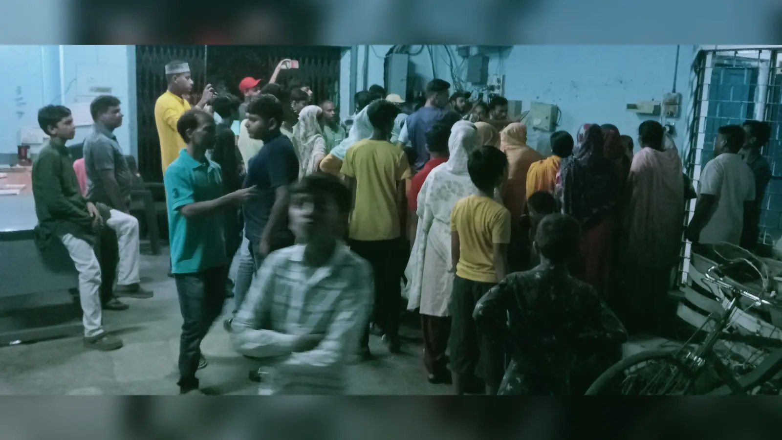 Bokaro news : ग्रामीणों ने बिजली सब स्टेशन का किया घेराव