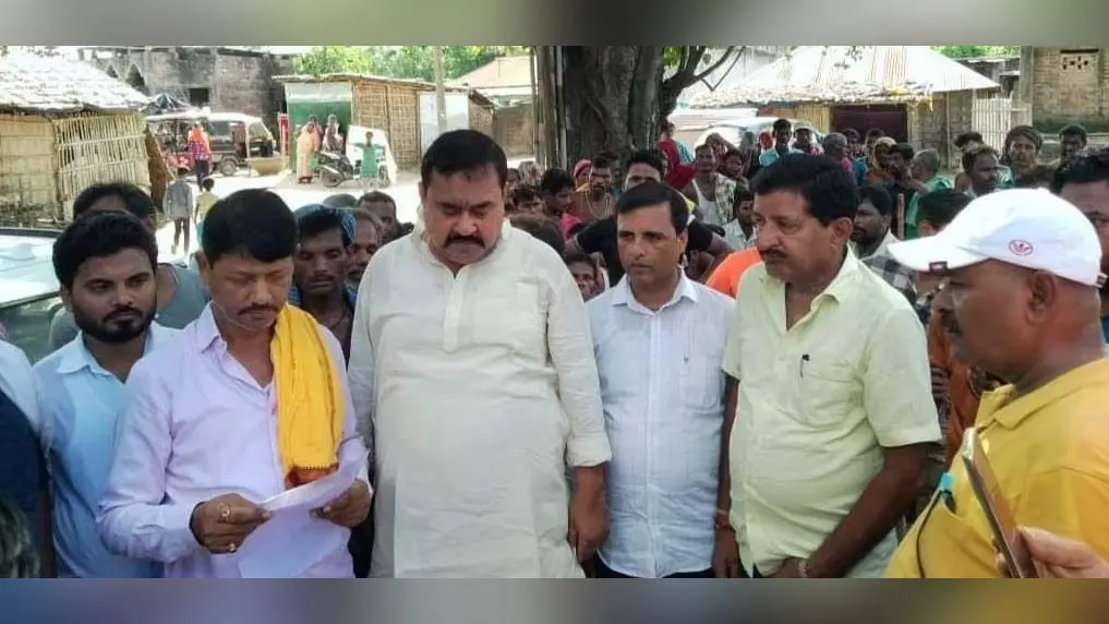 सांसद ने अग्निपीड़ित परिवारों को दी राहत सामग्री