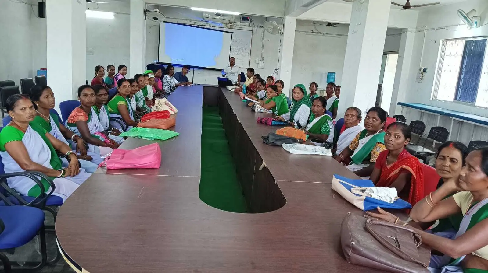 कृमि से मुक्ति के लिए स्कूलों में चलेगा अभियान, दवा की खुराक खिलाने को लेकर दिया प्रशिक्षण