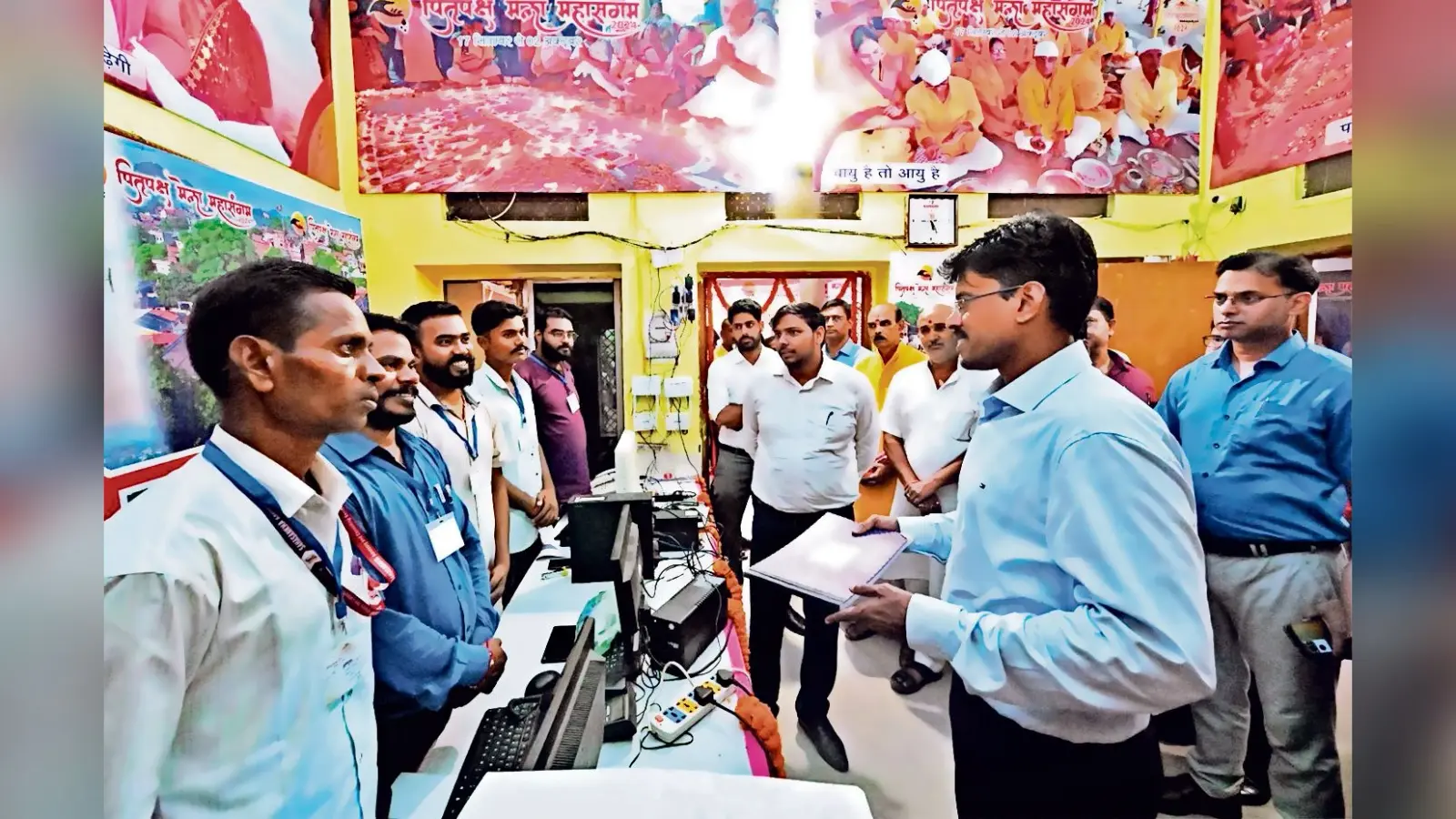 Gaya News : विष्णुपद मंदिर के पास खुला कंट्रोल रूम, डीएम ने लिया जायजा