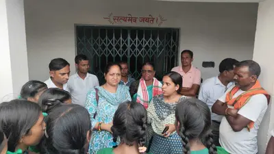 Giridih news : शिक्षक के प्रतिनियोजन के विरोध में सड़क पर उतरे छात्र-छात्राएं