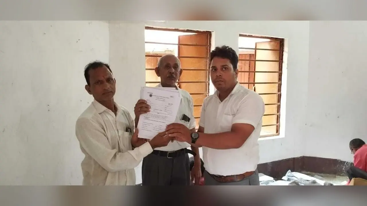 बीआरसी से प्रधानाध्यापकों को उपलब्ध करायी गयी उतरपुस्तिकाएं