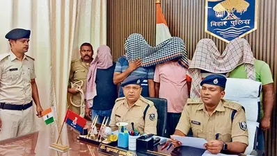 Chhapra News : बालू पासिंग कराने वाले गैंग के पांच सदस्यों को पुलिस ने पकड़ा