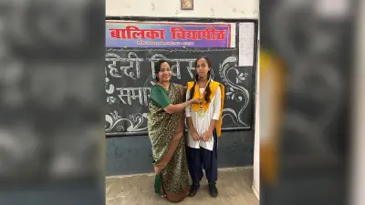 Lakhisarai News : ‘रुको व्योम के मेघ और क्षितिज दिनकर हिंदी दिवस हमारा है’
