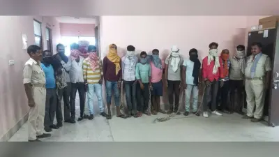 Lakhisarai News : लावारिस अवस्था में देसी शराब बरामद, चार तस्कर व नौ शराबी गिरफ्तार