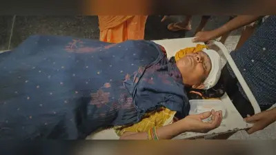 बकाया राशन मांगा तो डीलर ने दो लाभुक का फोड़ा सर