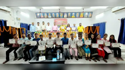 Motihari News : हम सभी को हिंदी से अपनी पहचान बनाने की जरूरत