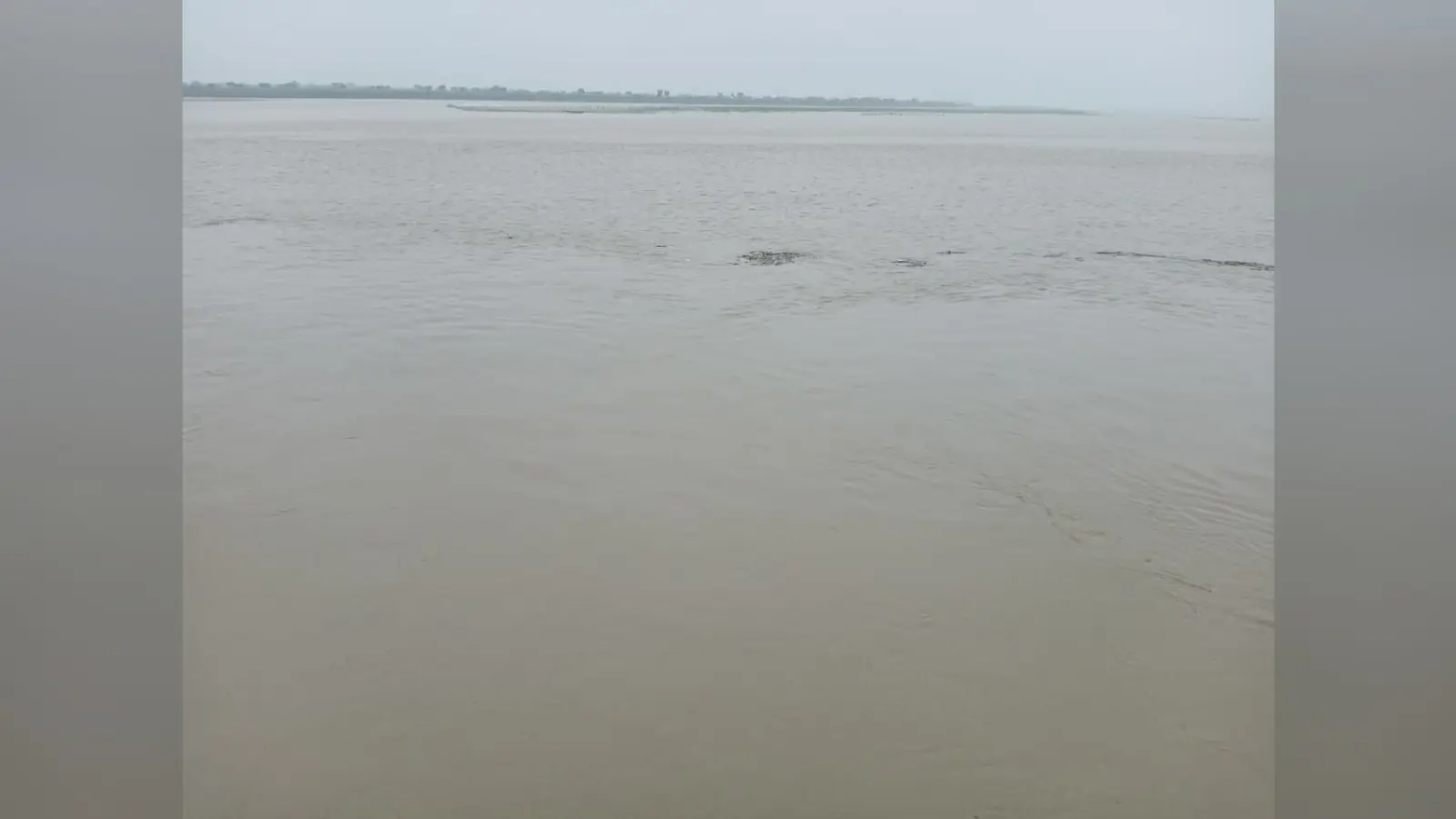 The River Ganges गंगा नदी खतरे के निशान से ऊपर