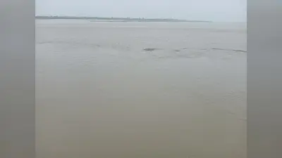 The River Ganges गंगा नदी खतरे के निशान से ऊपर