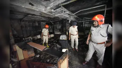 Patna : होटल मारवाड़ी वासा के बैंक्वेट हॉल में लगी आग, कमरे खाली कर भागे लोग