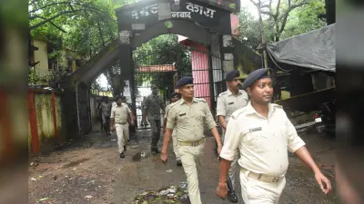 DHANBAD NEWS : छापेमारी में धनबाद जेल से बरामद हुई खैनी-चुनौटी