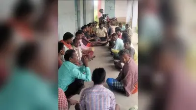 Dhanbad News: गैंग रेप में केस मैनेज कराने के नाम पर पैसे लेने का आरोपी नहीं पहुंचा सामाजिक बैठक में