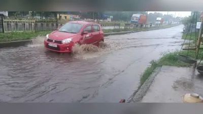 लगातार मूसलाधार बारिश से घरों में दुबके रहे लोग