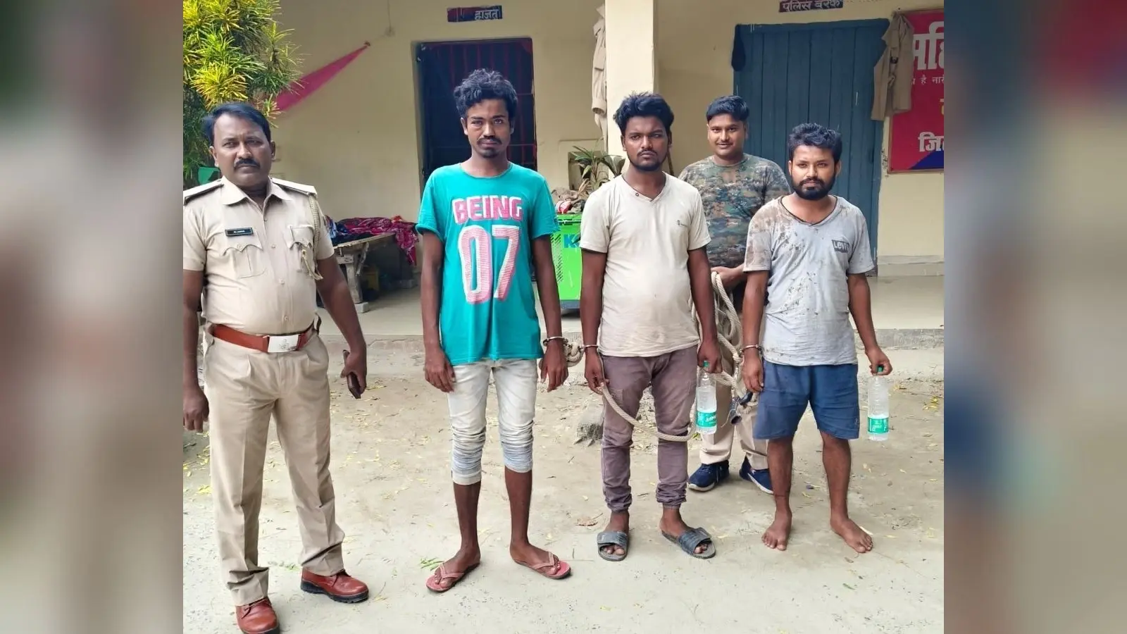 बाइक लूट के दौरान तीन अपराधी गिरफ्तार