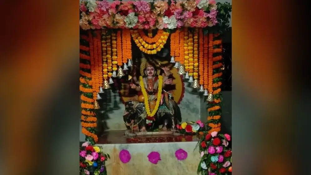 Giridih News: मंझिलाडीह विश्वकर्मा मंदिर में पूजा अर्चना की तैयारी पूरी