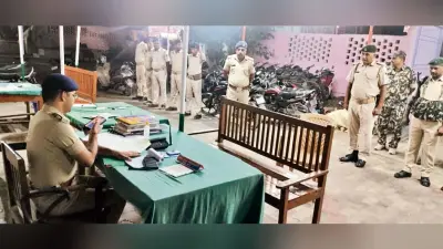 hajipur news. औचक निरीक्षण में गायब मिले एएसआइ व हवलदार को एसपी ने किया सस्पेंड
