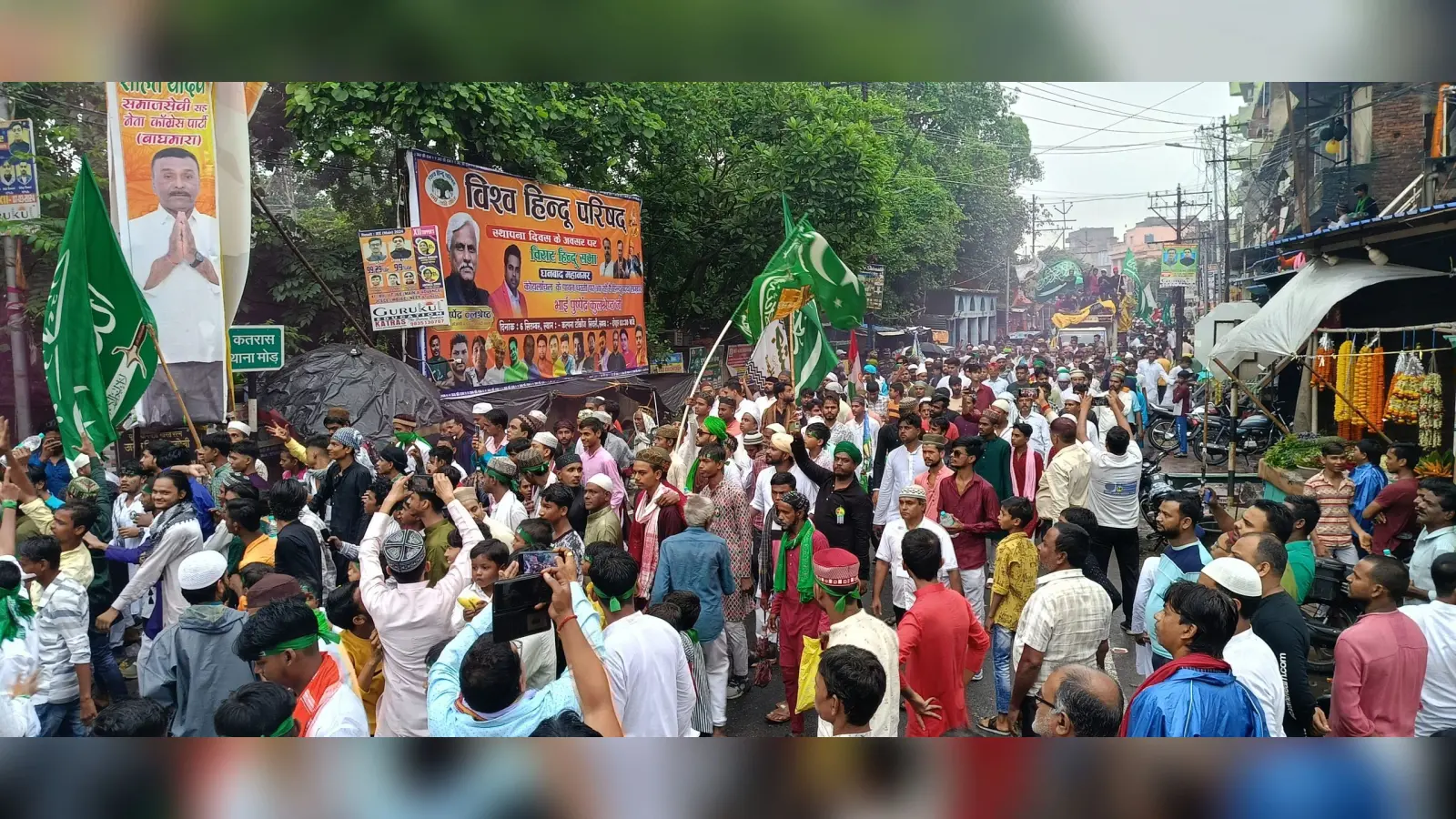 DHANBAD NEWS भारी बारिश के बीच जुलूस-ए-मुहम्मदी में दिखा उत्साह