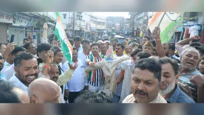 कांग्रेसियों ने केंद्रीय मंत्री का पुलता फूंका