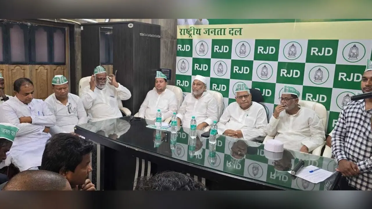 प्रखंड स्तरीय राजद कार्यकर्ताओं व पंचायत अध्यक्षों की विधायक के आवास पर बैठक आयोजित