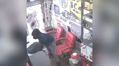 यूटीएल शो रूम के संचालक को सात सेकेंड में अपराधियों ने मारे 12 चाकू