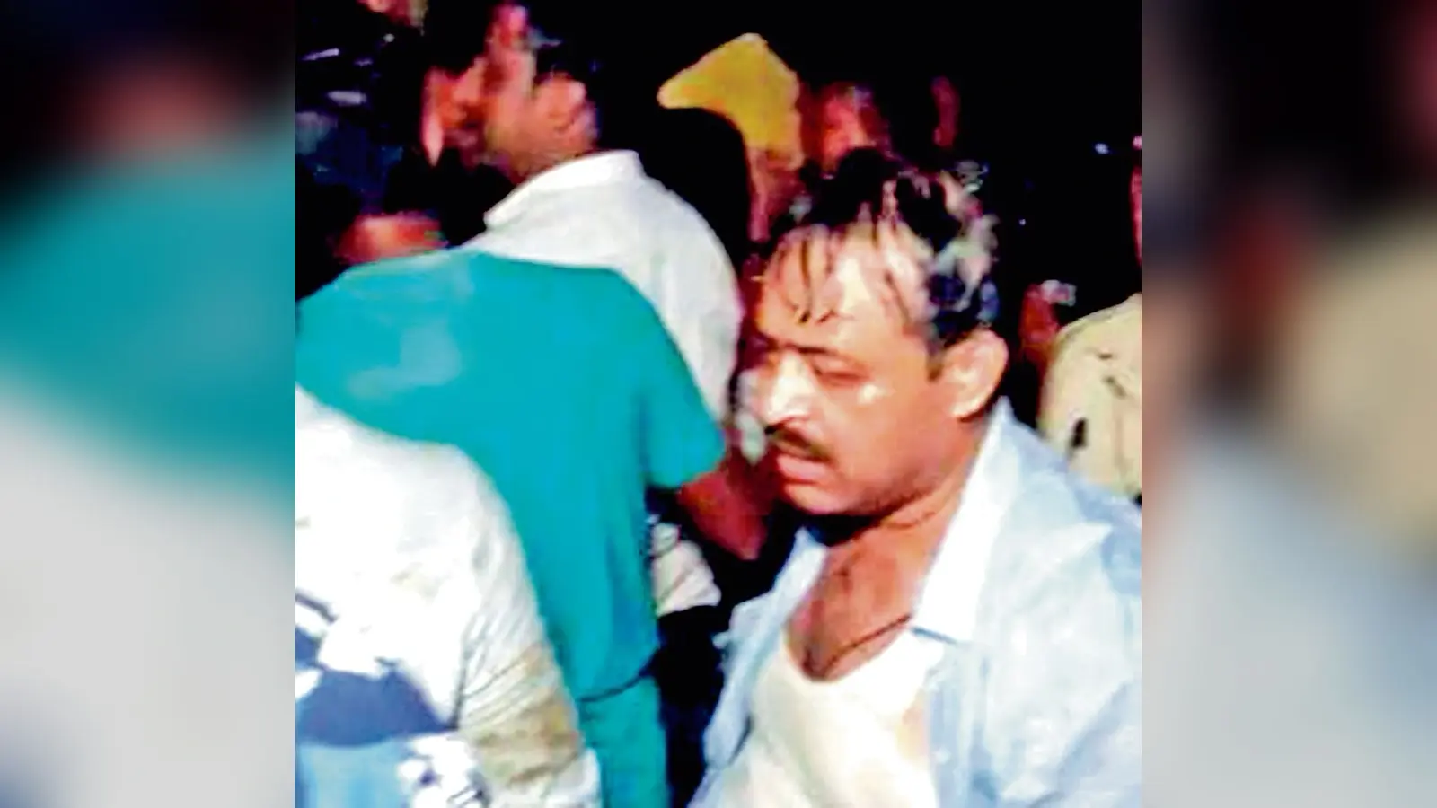 स्पीड बोट पलटी, नदी में गिरे दो सांसद, विधायक और जिलाधिकारी