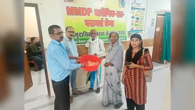 पांच फाइलेरिया मरीजों को किट के साथ दिया गया यूडीआईडी सर्टिफिकेट