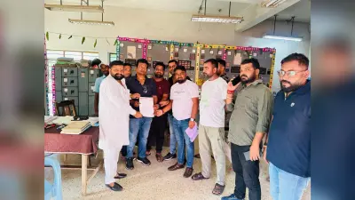 बिजली की समस्या को लेकर मुख्य पार्षद प्रतिनिधि ने एसडीओ को सौंपा ज्ञापन