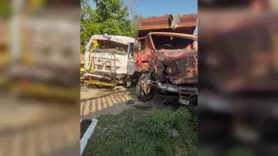 टेलर व डंपर की हुई टक्कर, चालक गंभीर