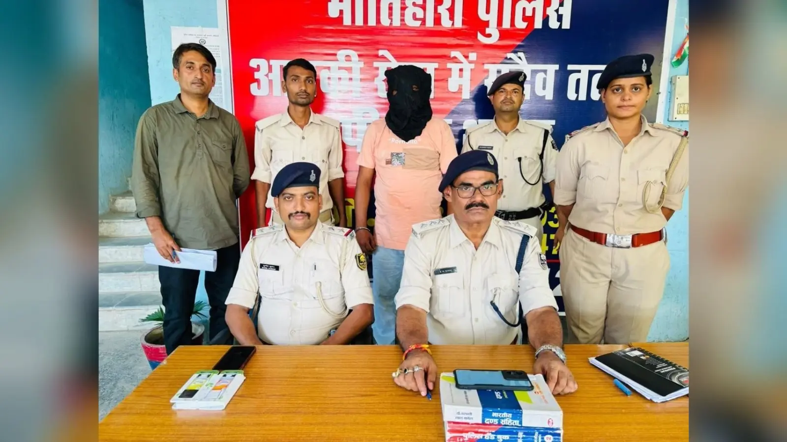 अवैध रूप से संचालित क्लिनिक से फर्जी चिकित्सक गिरफ्तार