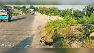 Giridih News: गिरिडीह-डुमरी एनएच रोड के किनारे भू-धंसान
