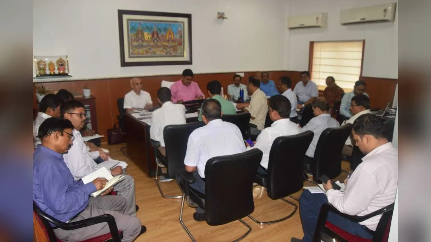 Bhubneswar News: पांच अक्तूबर तक शहरी सड़कों का निर्माण पूरा करें अधिकारी : मंत्री