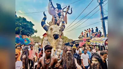 Gopalganj News : हथुआ महावीरी अखाड़े में डीजे पर अश्लील गीत बजाकर नर्तकियों ने खूब लगाये ठुमके