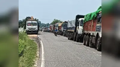 Bokaro News: चंदनकियारी व पिंड्राजोरा से सटे बंगाल सीमा पर वाहनों की लगी लंबी कतार
