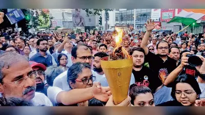 आरजी कर कांड : नागरिक समाज ने निकाला मशाल जुलूस