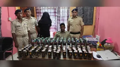 कार से बड़ी मात्रा में अंग्रेजी शराब व बियर जब्त