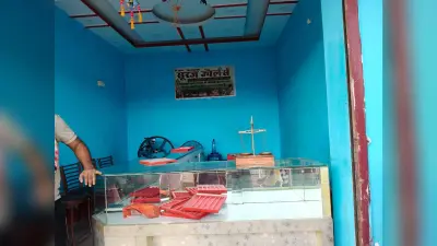 आभूषण सहित चार दुकानों से लाखों की चोरी