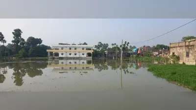 गाद जमा होने से गंगा की गहरायी 40 मीटर हुई कम, बाढ़ में डूब रहे ऊंचे व नये इलाके