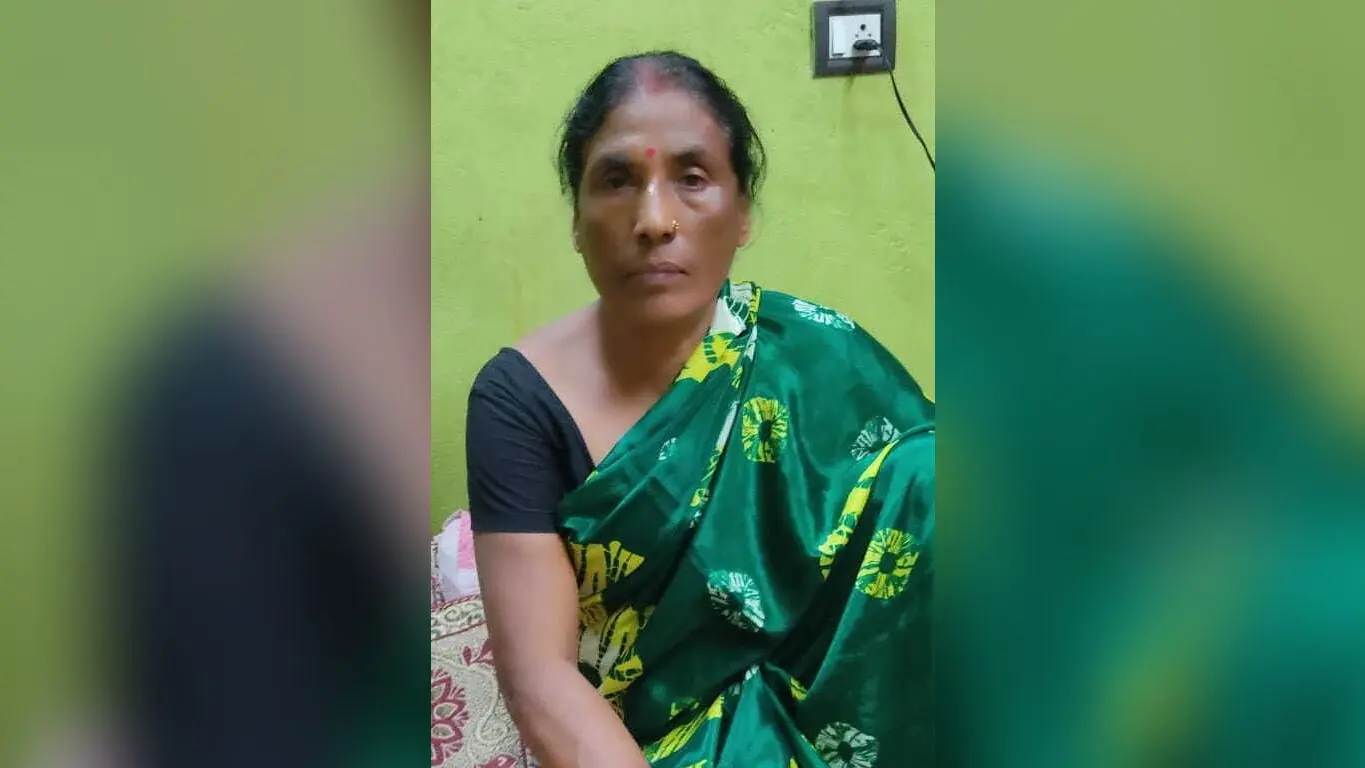 रिटायर्ड सैनिक की पत्नी से गहने लूटे, चलते ऑटो से बाहर फेंका