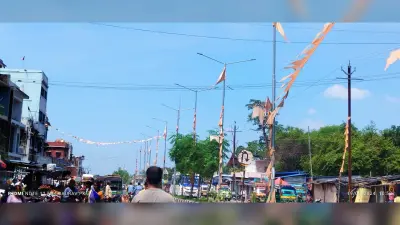 Giridih News: 13 करोड़ रुपए खर्च करने के बाद भी कहीं नाली नहीं बनी तो कहीं नहीं लगा पेवर्स ब्लॉक, स्ट्रीट लाइट जलती नहीं